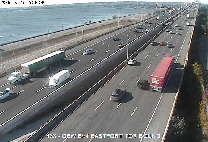 Live Traffic Camera of QEW East of Eastport Drive - Toronto Bound