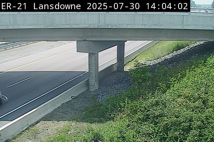 Live Traffic Camera of Hwy 401 at Reynolds Road looking North