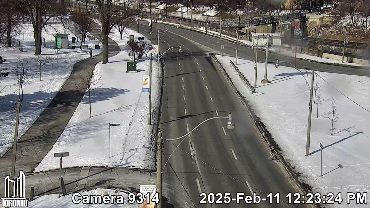 Traffic Cam Lake Shore W near Oarsman Dr