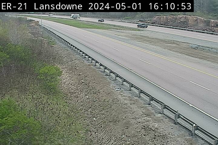 Live Traffic Camera of Hwy 401 at Reynolds Road looking South