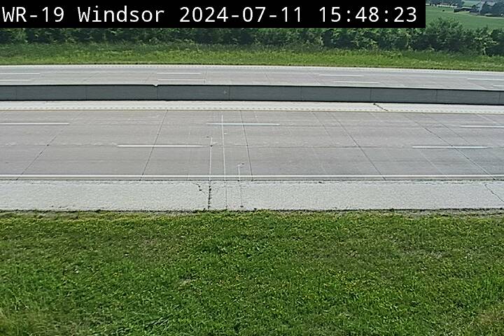 Traffic Cam Highway 401 near Concession Rd 10 - West