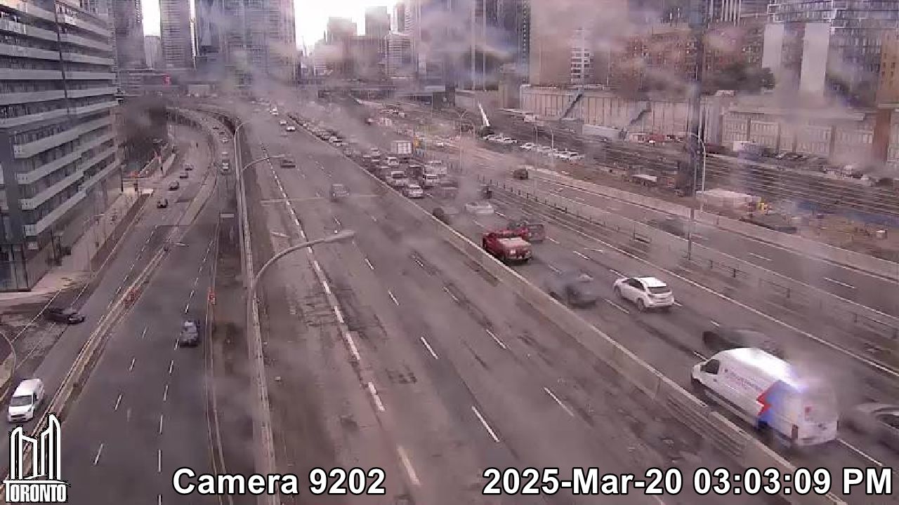 Traffic Cam Gardiner Expwy near Jarvis St