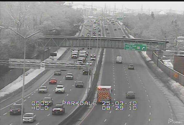 Traffic Cam Highway 417 between Merivale Road and Parkdale Avenue