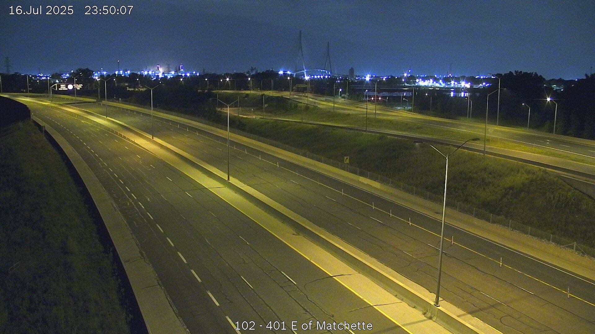 Traffic Cam Hwy 401 East of Matchette Rd