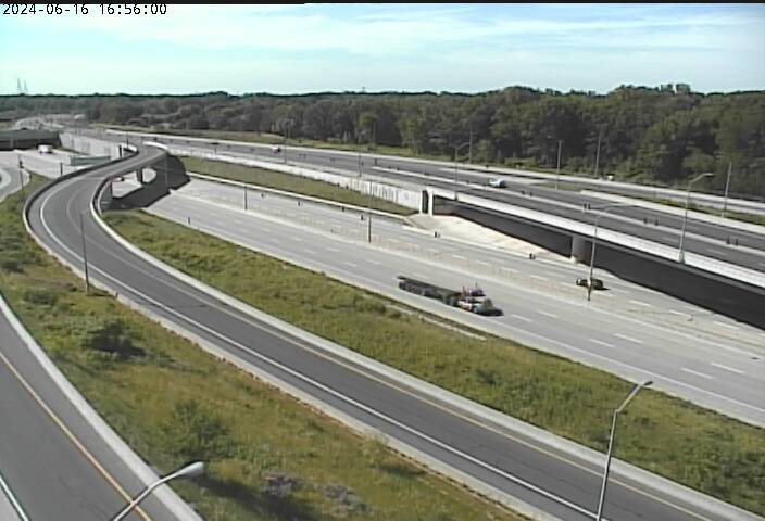 Traffic Cam 401 between Huron Church Line and Geraedts Dr