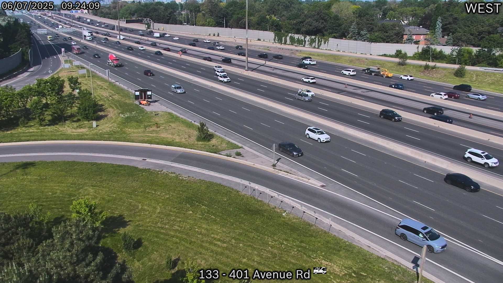 Highway 401 near Avenue Road Live Traffic Camera