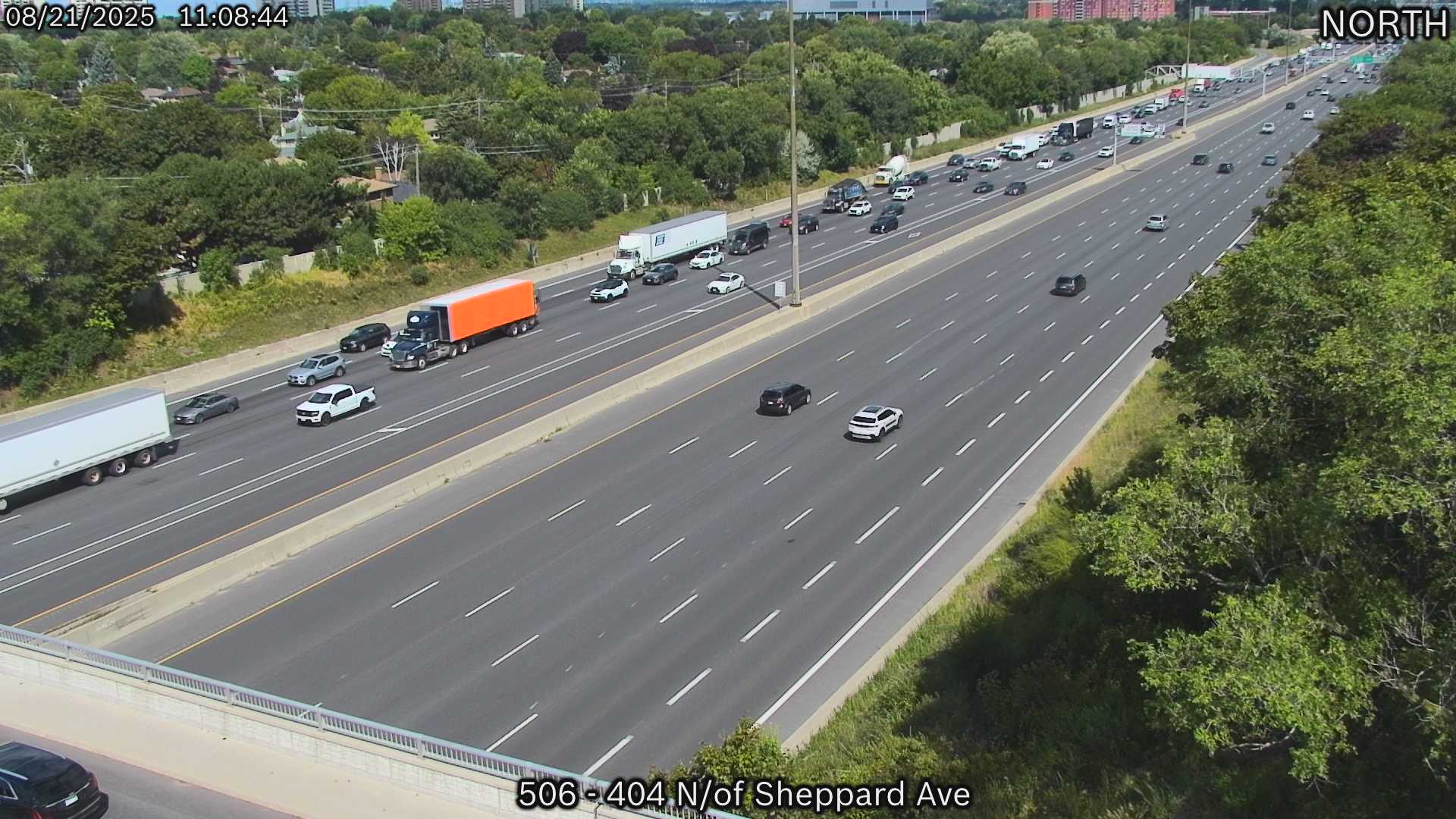 Traffic Cam Highway 404 near Van Horne Avenue