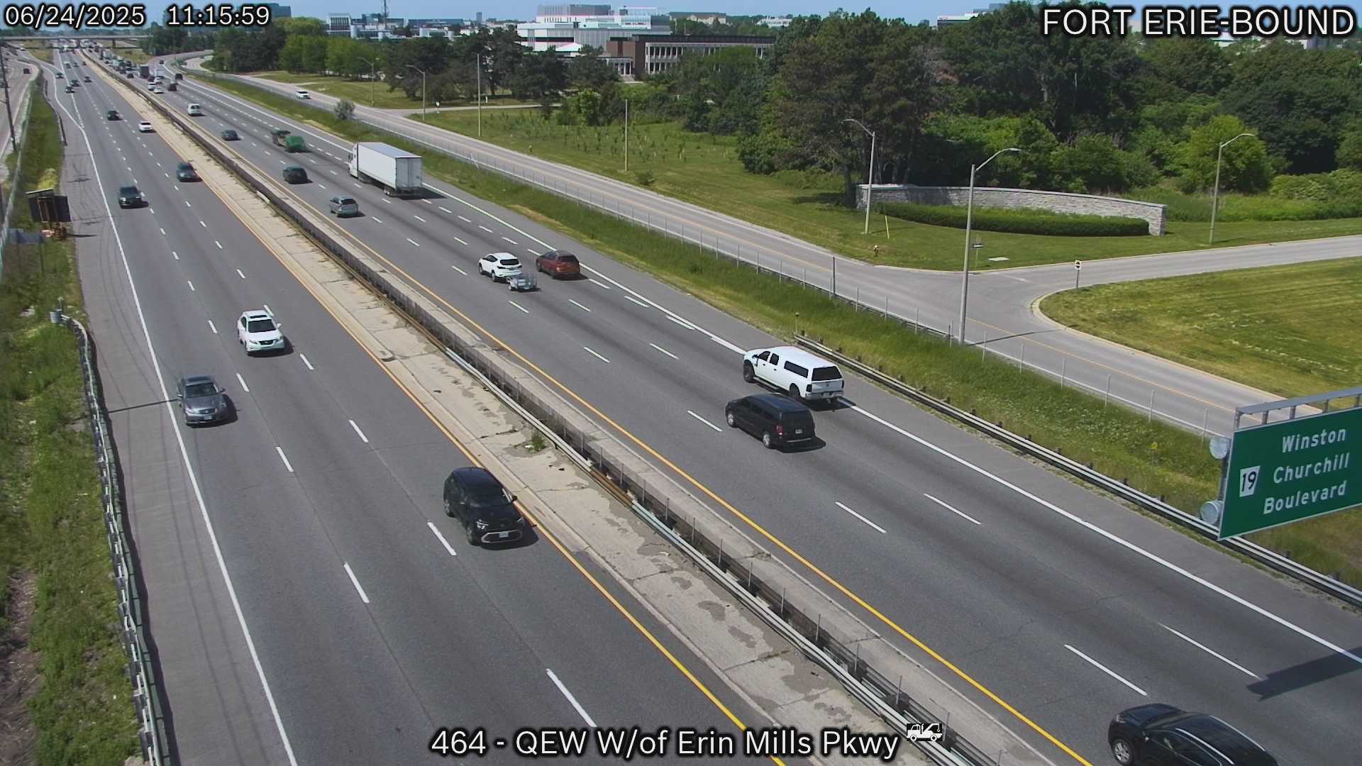 Traffic Cam QEW between Winston Churchill Boulevard and Erin Mills Parkway