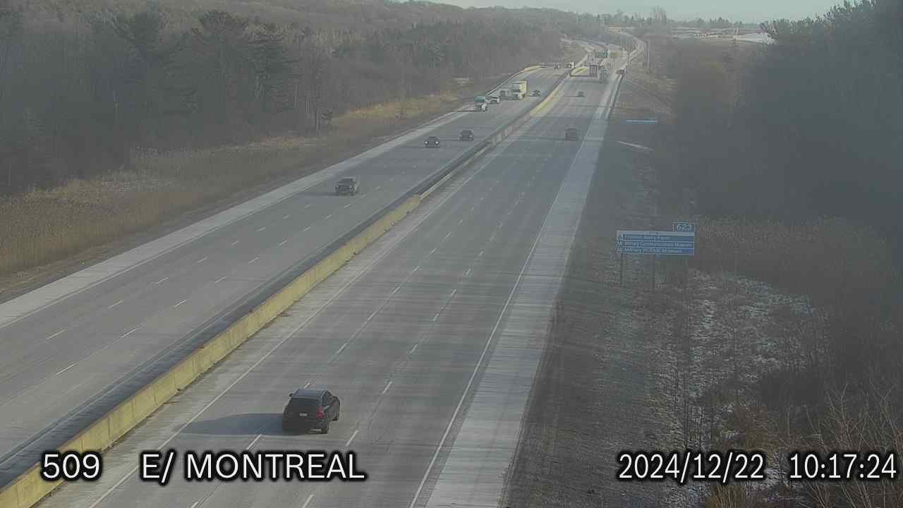 Live Traffic Camera of Highway 401 East of Montreal Street