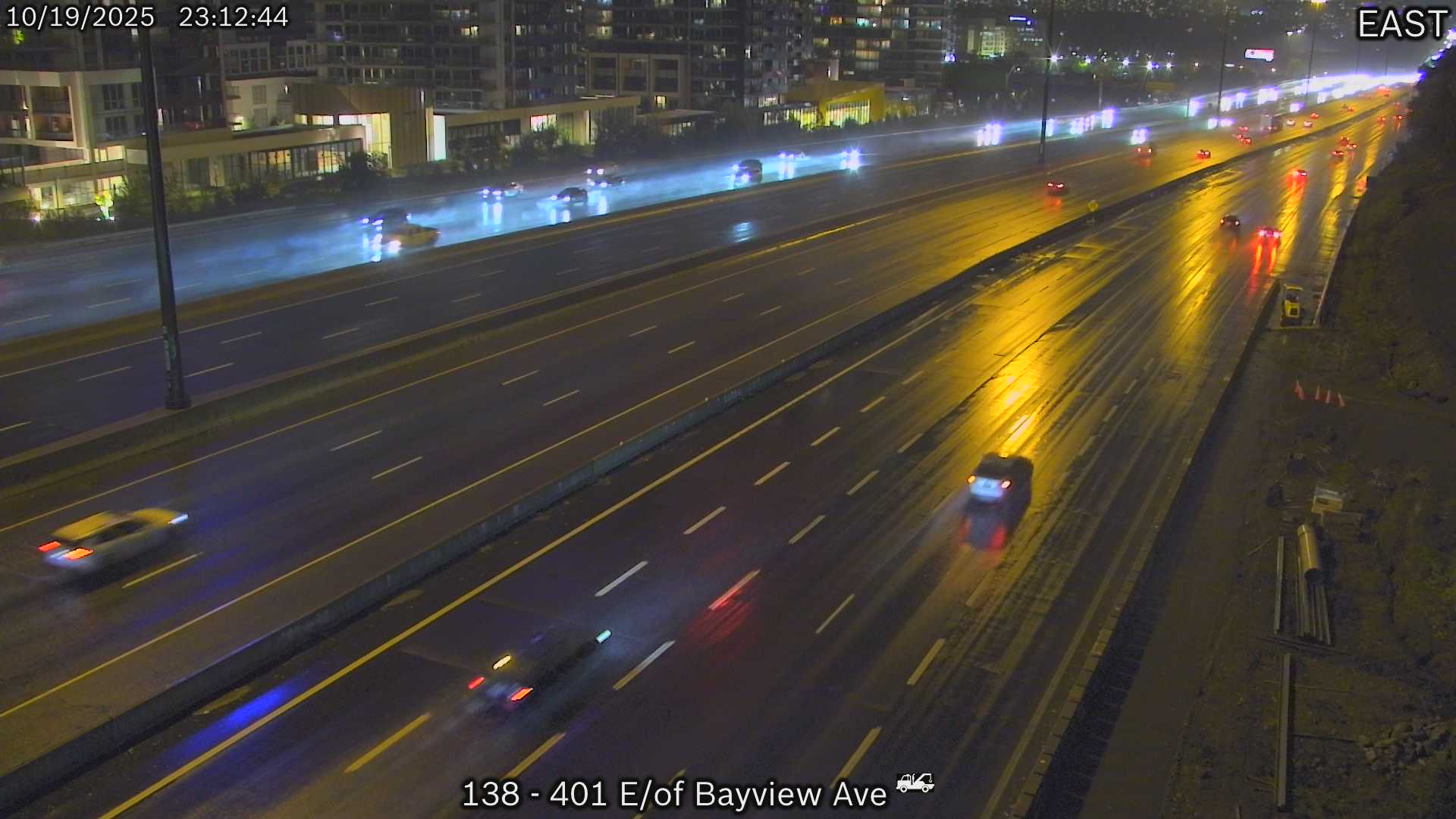 Traffic Cam Highway 401 east of Bayview Avenue