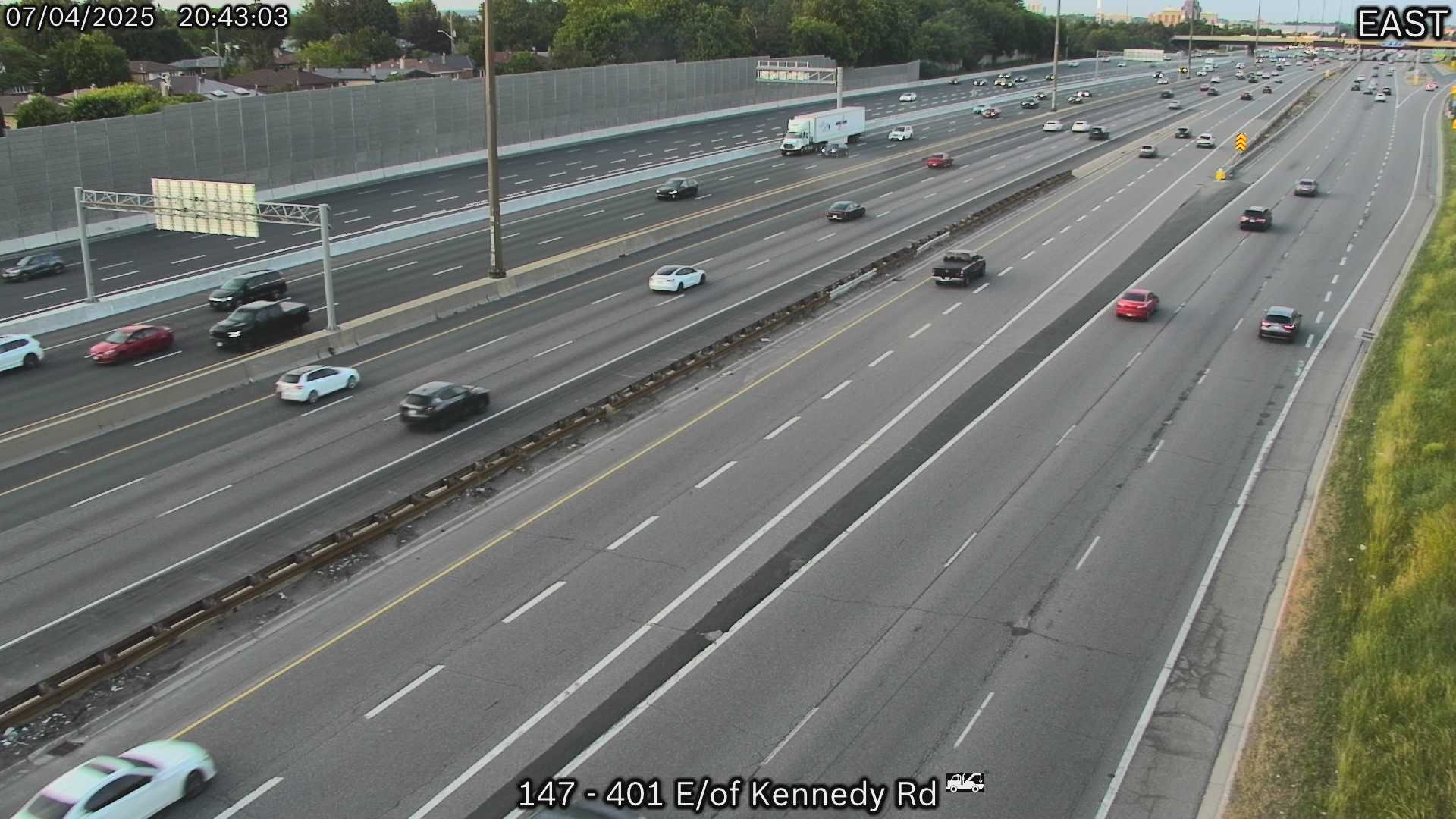 Traffic Cam Highway 401 near Midland Avenue