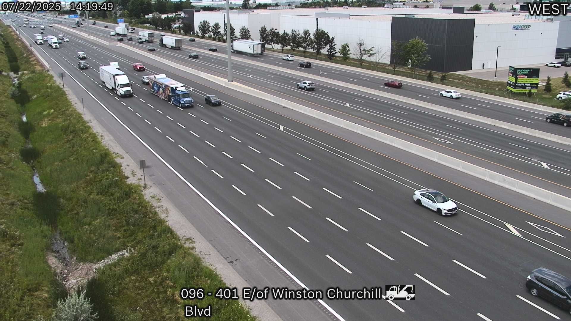 Traffic Cam Highway 401 east of Whites Road