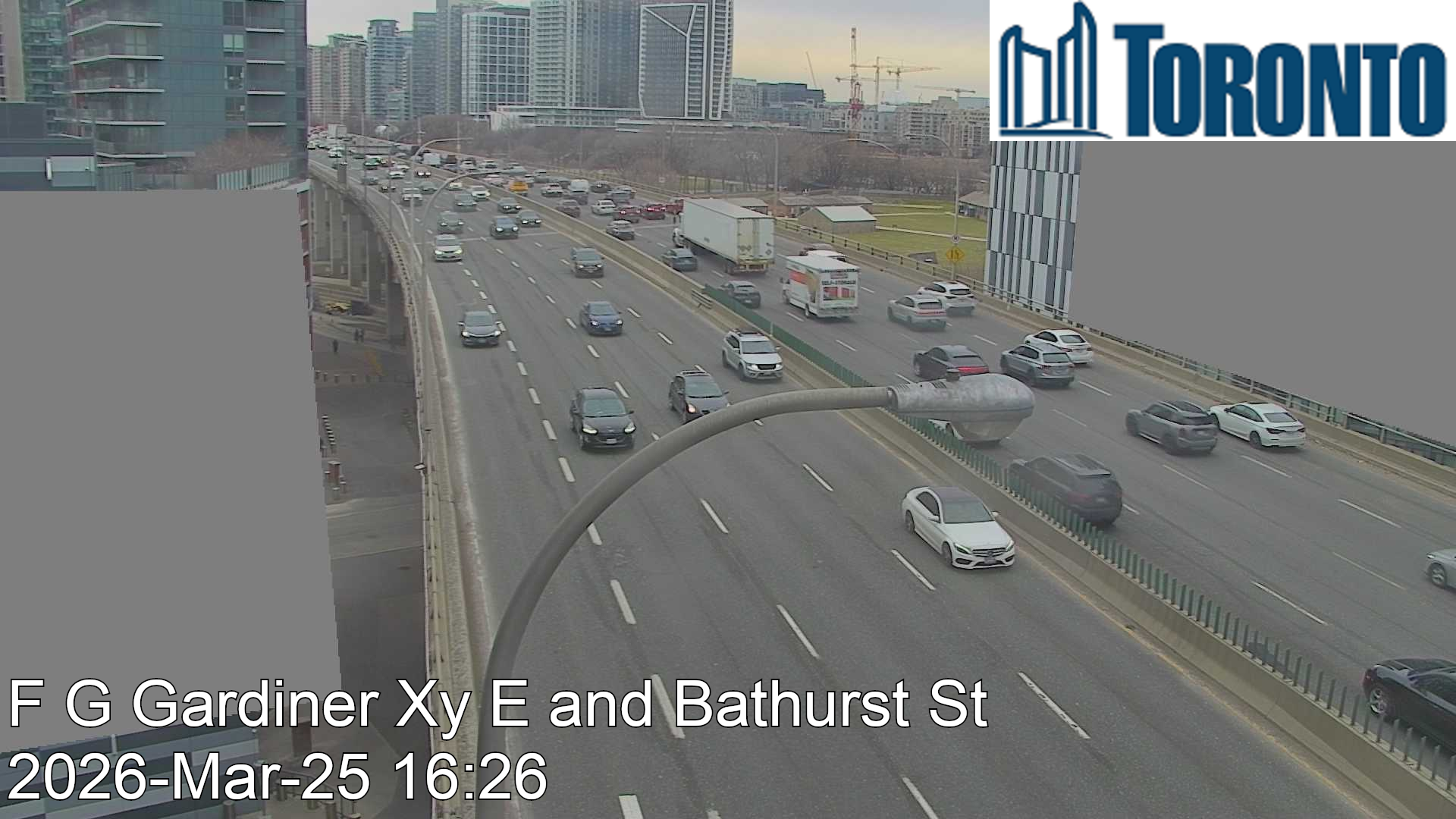 Traffic Cam Gardiner Expwy near Bathurst St