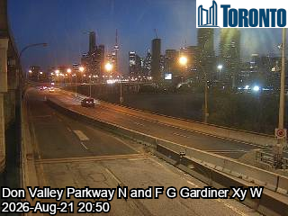 Traffic Cam Gardiner Expwy near Don Valley Parkway
